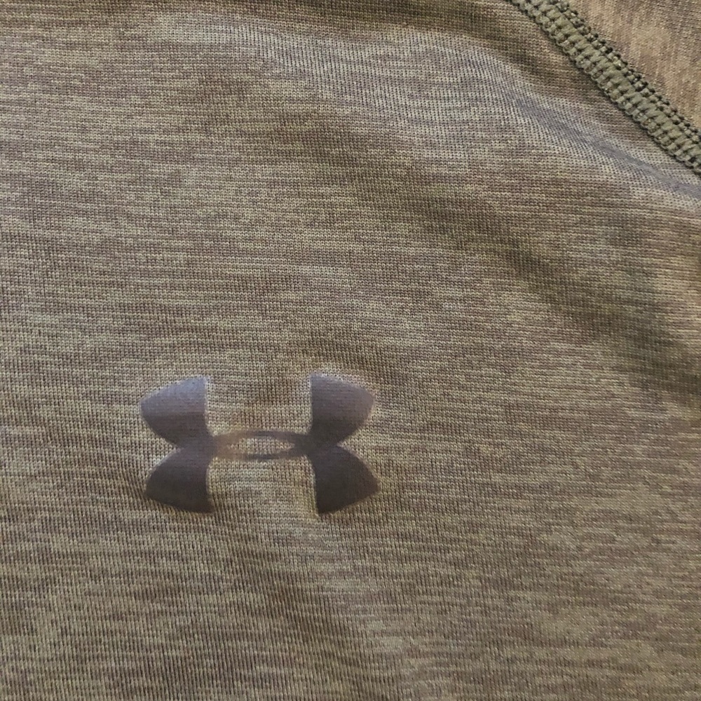 Under Armour men’s top